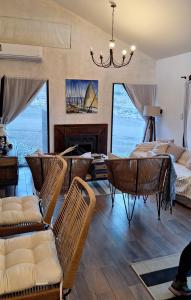Χώρος καθιστικού στο Mountain house