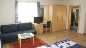 TV a/nebo společenská místnost v ubytování Ferienhaus Wieser + 7 fotografií