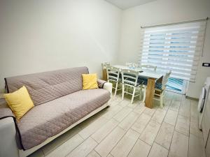 Et opholdsområde på Santa Marinella Homes Casa 5 + 27 billeder