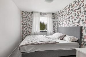 Ένα ή περισσότερα κρεβάτια σε δωμάτιο στο Modern stor & ljus villa nära centrum