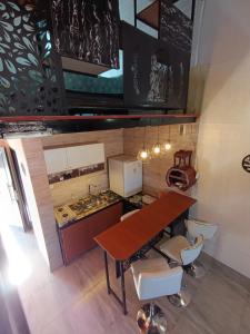 a kitchen with a wooden table and a counter at Hospedaje Diego Fabián in Antofagasta de la Sierra