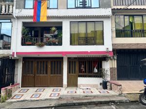 Το κτήριο όπου στεγάζεται  το διαμέρισμα