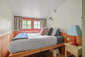 Gallery image of Riverfront Getaway - Dogs Welcome Sleeps 4 in Mount Hood Village