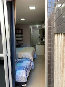 Piccola camera con letto e cucina. di Flat Beira-Mar Cabo Branco a João Pessoa Altre 33 foto