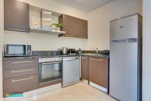 Η κουζίνα ή μικρή κουζίνα στο Dios Ponte 102 Beachfront