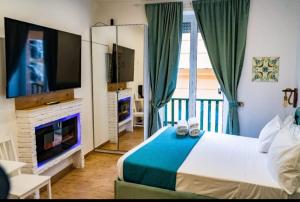 a bedroom with a bed and a tv and a fireplace at Resilienza Resort in Naples