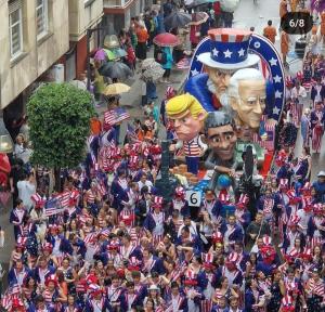 a large crowd of people standing in a parade at Domus Redes in Pola de Laviana