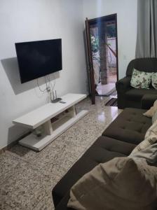 Μια τηλεόραση ή/και κέντρο ψυχαγωγίας στο Casa Aconchegante