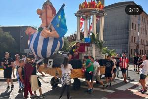 a group of people standing around a float in a parade at Domus Redes in Pola de Laviana