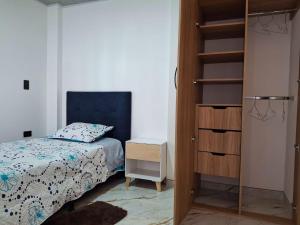 a bedroom with a bed and a dresser and a bed and a closet at Lindo apartamento en Villapinzon in Villapinzón