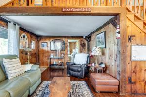 Gallery image of Lakeside Log Cabin with Porch in Monadnock Region in Rindge