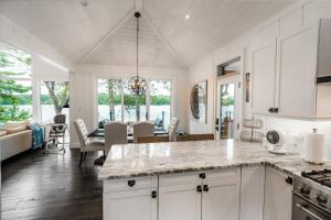 Kuchyň nebo kuchyňský kout v ubytování Butterfly Lake House | Cozy & Peaceful Stay