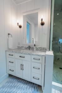 Koupelna v ubytování Butterfly Lake House | Cozy & Peaceful Stay + 69 fotografií