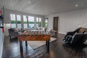 Posezení v ubytování Butterfly Lake House | Cozy & Peaceful Stay