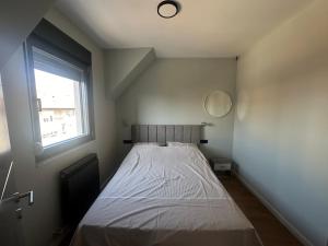 Postel nebo postele na pokoji v ubytování Elmora Residence Vračar Južni Bulevar