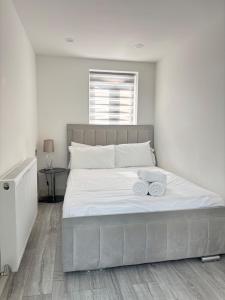 a bedroom with a large bed with two towels on it at 2 Bed-Sleeps 5-Free Parking-Pet Friendly in High Wycombe