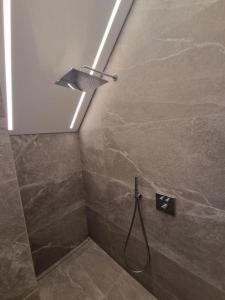 O baie la MONCI erdvūs apartamentai Monciskėse su uždaru kiemeliu
