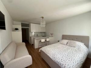Η κουζίνα ή μικρή κουζίνα στο Designer City Oasis with Garden +2 φωτογραφίες