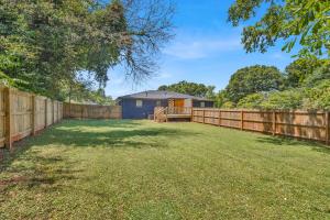 a yard with a fence and a shed at Stylish Duplex Near East Lake Golf Course-Unit B in Decatur