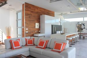 Uma área de estar em White Villas Resort - 2-bedroom private villa - V6