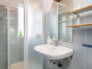 Ένα μπάνιο στο 10 person holiday home in Farsø-By Traum +44 φωτογραφίες