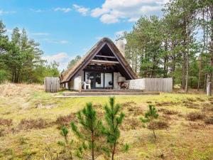 a small house in the middle of a field at 6 person holiday home in Rømø-By Traum in Vesterhede