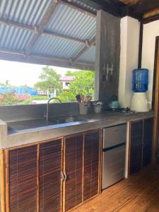 Η κουζίνα ή μικρή κουζίνα στο Cozy 2 bedroom Unit, Free gym use, Kitchenette