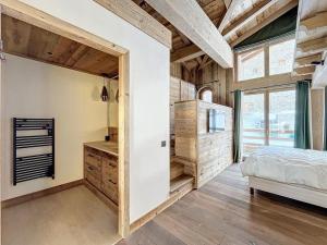 Katil atau katil-katil dalam bilik di Val d'Isère : Appt 4 ch, 8 pers, balcon, accès facilité - FR-1-519-42