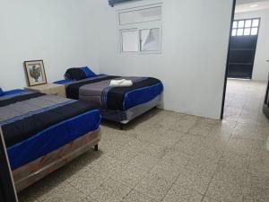 a bedroom with two beds and a mirror at Apartamento con 5 camas in Quetzaltenango