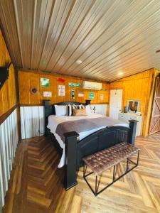 Ένα ή περισσότερα κρεβάτια σε δωμάτιο στο Garrison Airport Guest-suite
