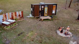 ThooparaWallaby by Tiny Away的空中视野的野外小房子