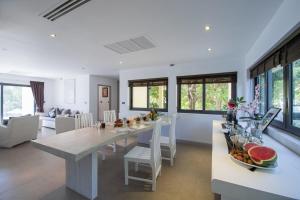 Φωτογραφία από το άλμπουμ του V231 Beachfront 3BR Pool Villa Stunning Seaview σε Ko Samui