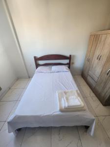 Katil atau katil-katil dalam bilik di Apartamento no Centro