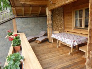 Balkón nebo terasa v ubytování Ferienhaus Stubaiblick