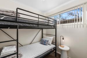 Una cama o camas en una habitación de Ingenia Holidays Tomakin 21 fotos más