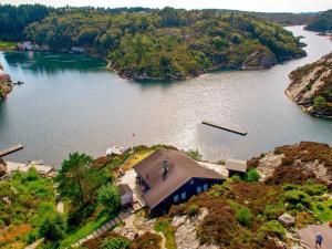 an aerial view of a house on a lake at 6 person holiday home in Urangsvåg in Steinsbø