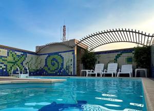 Bazén v ubytování Lynhapartment Airport FreePool Premium 2BR 2BA nebo v jeho okolí