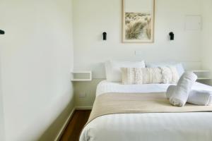 two beds sitting next to each other in a room at BIG4 Wilsons Prom Holiday Park in Yanakie