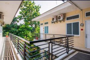 a balcony of a house with a railing at Homestay Helinium RedPartner in Bogor +1 photo