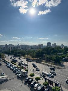 Φωτογραφία από το άλμπουμ του Modern City View Apartment in Prime Location στο Kισινάου