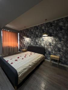 Ένα ή περισσότερα κρεβάτια σε δωμάτιο στο Modern City View Apartment in Prime Location