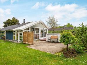 Κήπος έξω από το 6 person holiday home in Ulfborg-By Traum