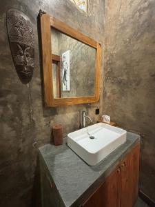 a bathroom with a sink and a mirror at Pondok Rangket Canggu in Canggu
