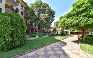 a walkway in a park next to a building at Hotel Estreya Palace in Saints Constantine and Helena