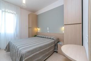 Hotel Colonna tesisinde bir odada yatak veya yataklar