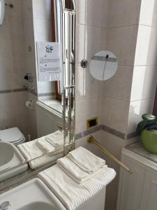 Ένα μπάνιο στο See The Sea B&B