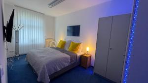 Ένα ή περισσότερα κρεβάτια σε δωμάτιο στο Charming Apartment in historische Polizeiwache