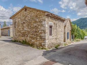 a stone building on the side of a road at Cozy Nature Stay in Diois in Ponet-et-Saint-Auban