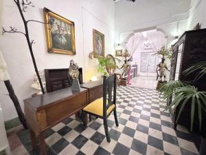 a room with a piano and potted plants at Casa Peregrina 613 in Mérida
