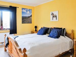 Katil atau katil-katil dalam bilik di 8 person holiday home in LIMA-By Traum